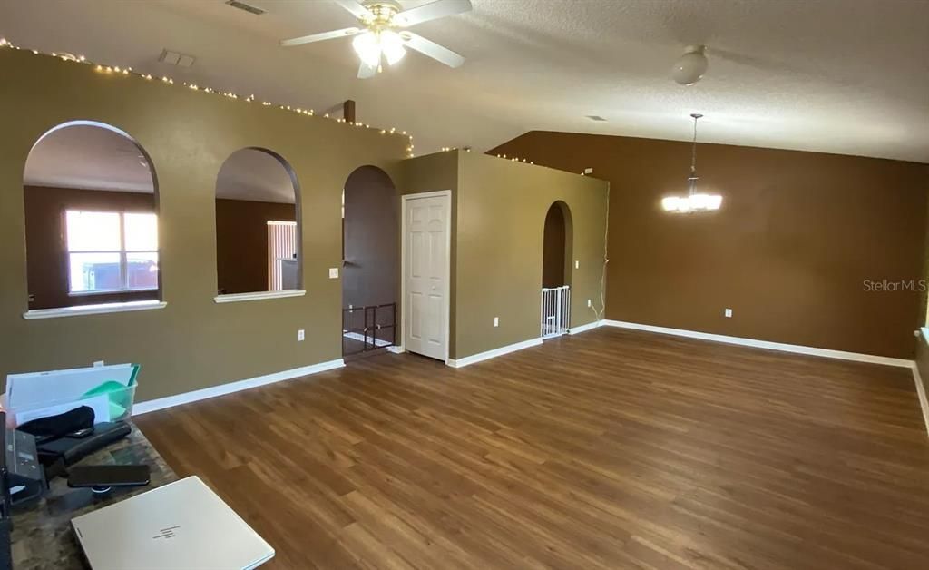 На продажу: $316,500 (3 спален, 2 ванн, 2037 Квадратных фут)