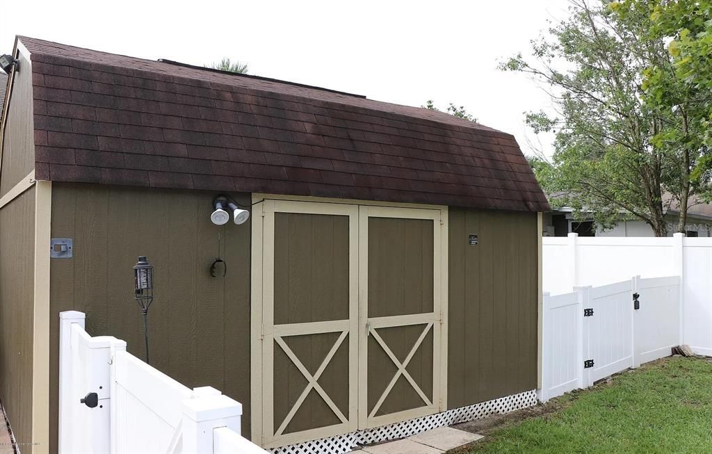 На продажу: $316,500 (3 спален, 2 ванн, 2037 Квадратных фут)