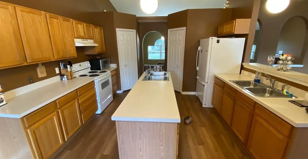 На продажу: $316,500 (3 спален, 2 ванн, 2037 Квадратных фут)