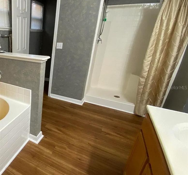 На продажу: $316,500 (3 спален, 2 ванн, 2037 Квадратных фут)