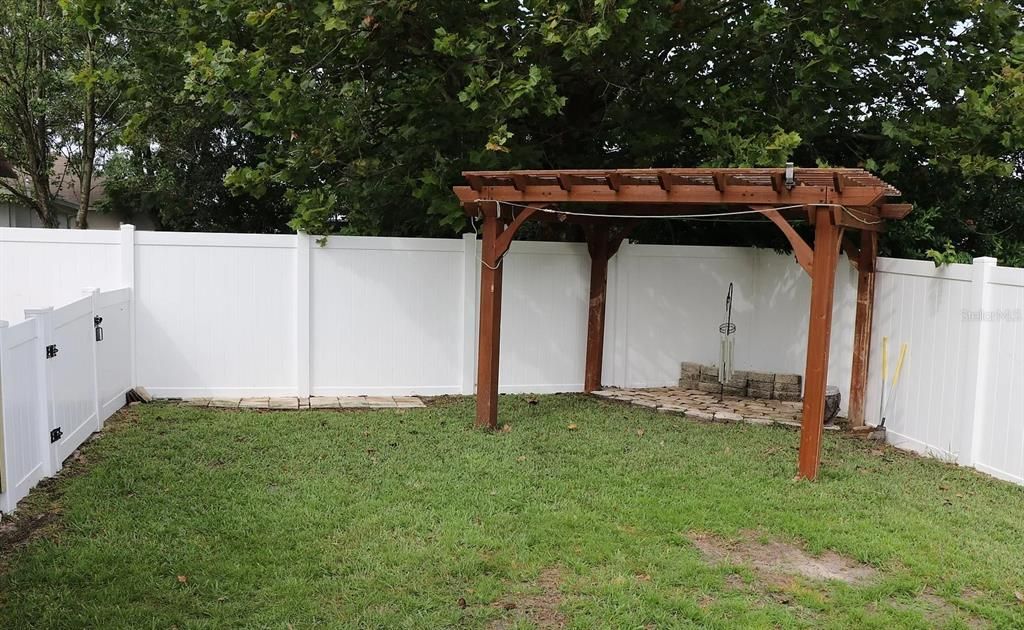 На продажу: $316,500 (3 спален, 2 ванн, 2037 Квадратных фут)