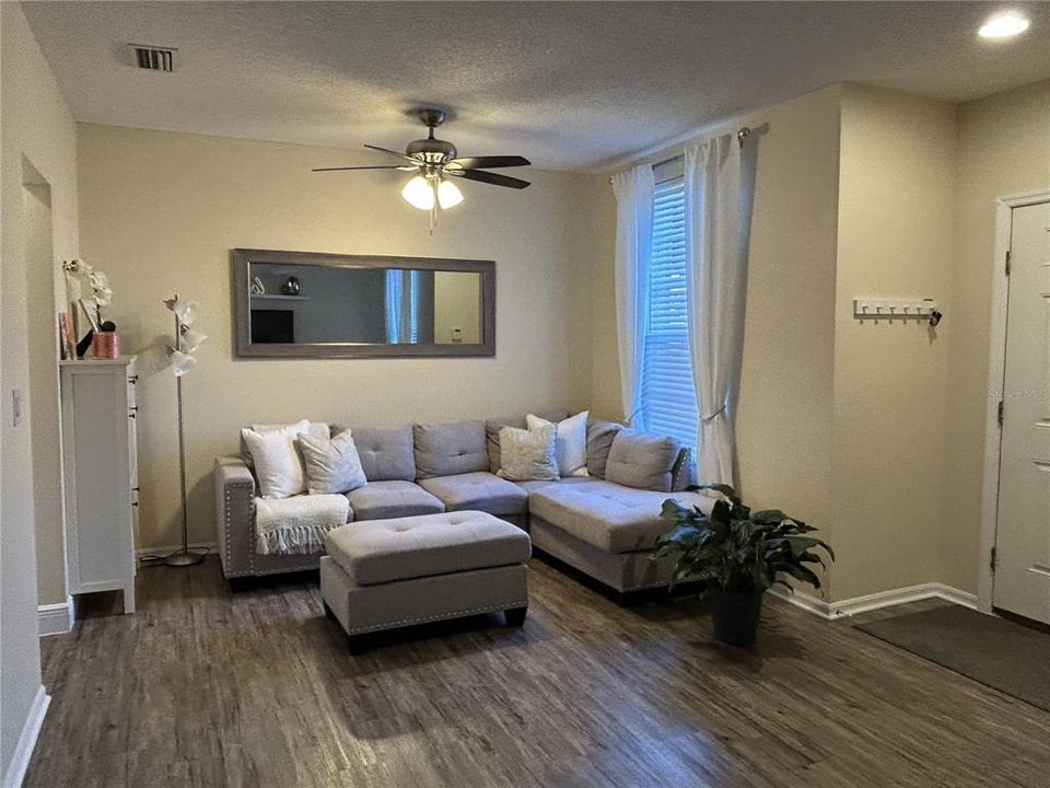 待售: $249,900 (2 贝兹, 2 浴室, 1191 平方英尺)