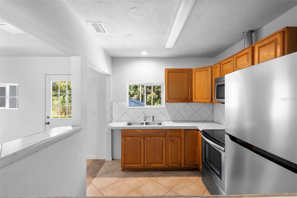 待售: $225,000 (2 贝兹, 1 浴室, 1134 平方英尺)