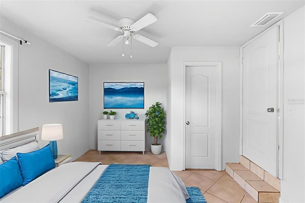 待售: $225,000 (2 贝兹, 1 浴室, 1134 平方英尺)