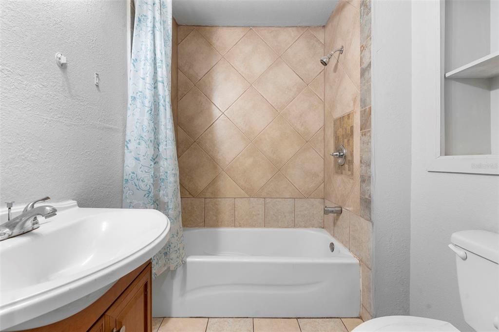 待售: $225,000 (2 贝兹, 1 浴室, 1134 平方英尺)