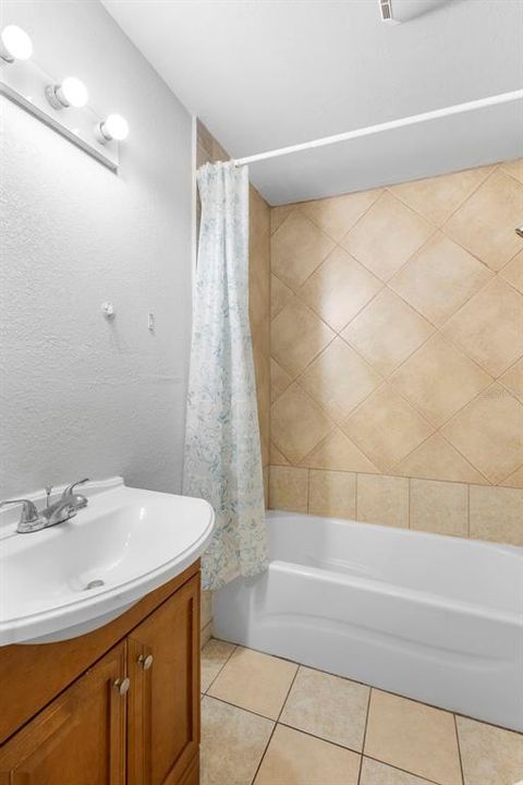 待售: $225,000 (2 贝兹, 1 浴室, 1134 平方英尺)