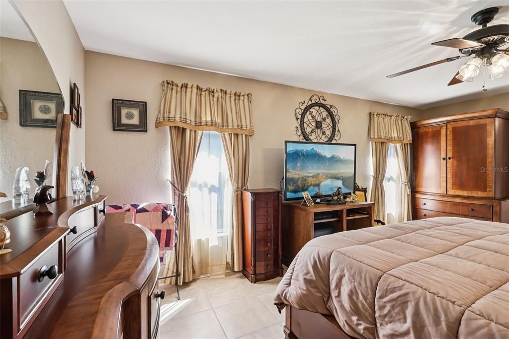 Active With Contract: $346,900 (3 beds, 2 baths, 2035 Square Feet)