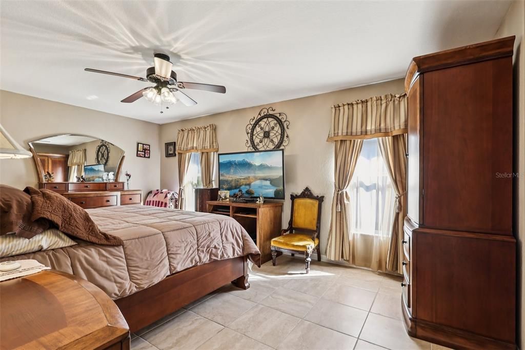 Active With Contract: $346,900 (3 beds, 2 baths, 2035 Square Feet)