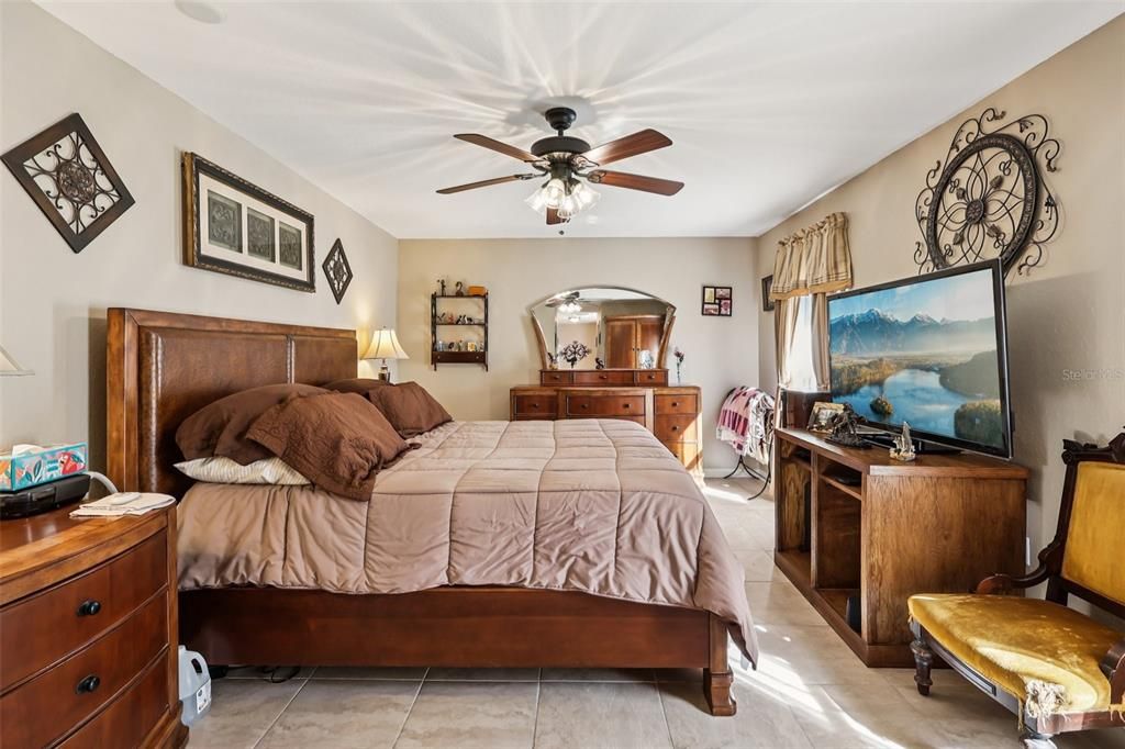 Active With Contract: $346,900 (3 beds, 2 baths, 2035 Square Feet)