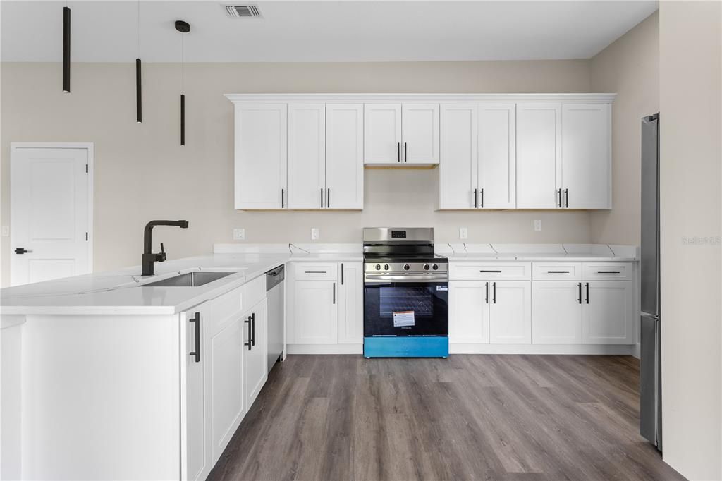 For Rent: $2,350 (3 beds, 2 baths, 1643 Square Feet)