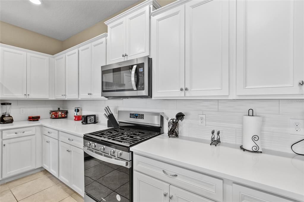 For Sale: $460,000 (5 beds, 4 baths, 2281 Square Feet)