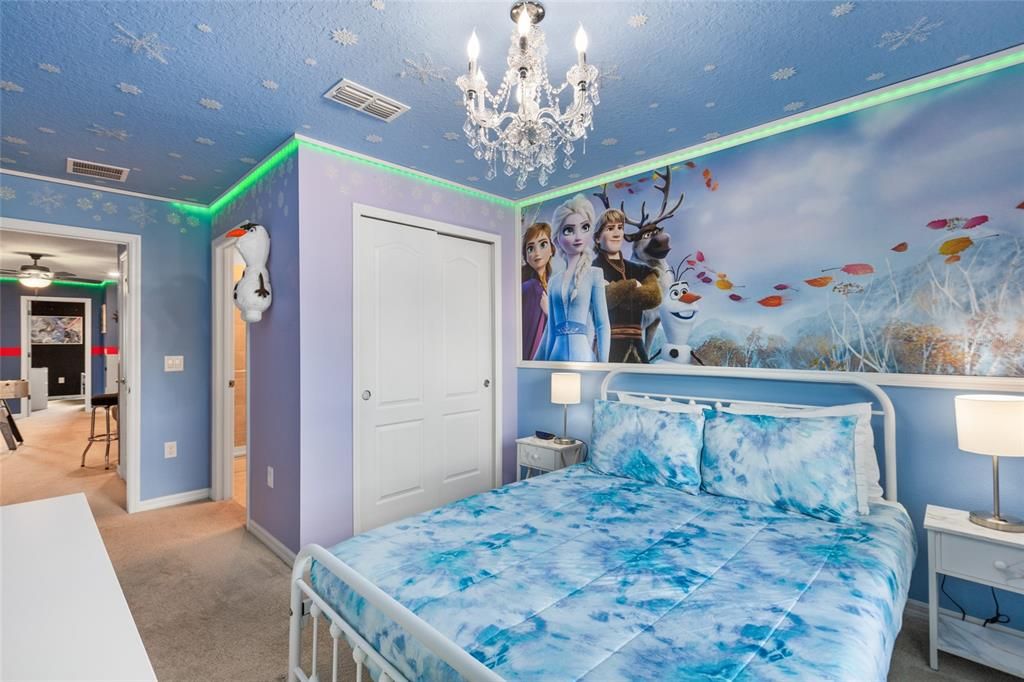 For Sale: $460,000 (5 beds, 4 baths, 2281 Square Feet)