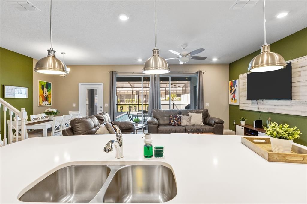 For Sale: $460,000 (5 beds, 4 baths, 2281 Square Feet)