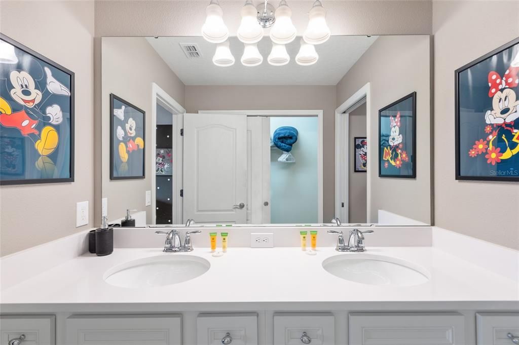 For Sale: $460,000 (5 beds, 4 baths, 2281 Square Feet)