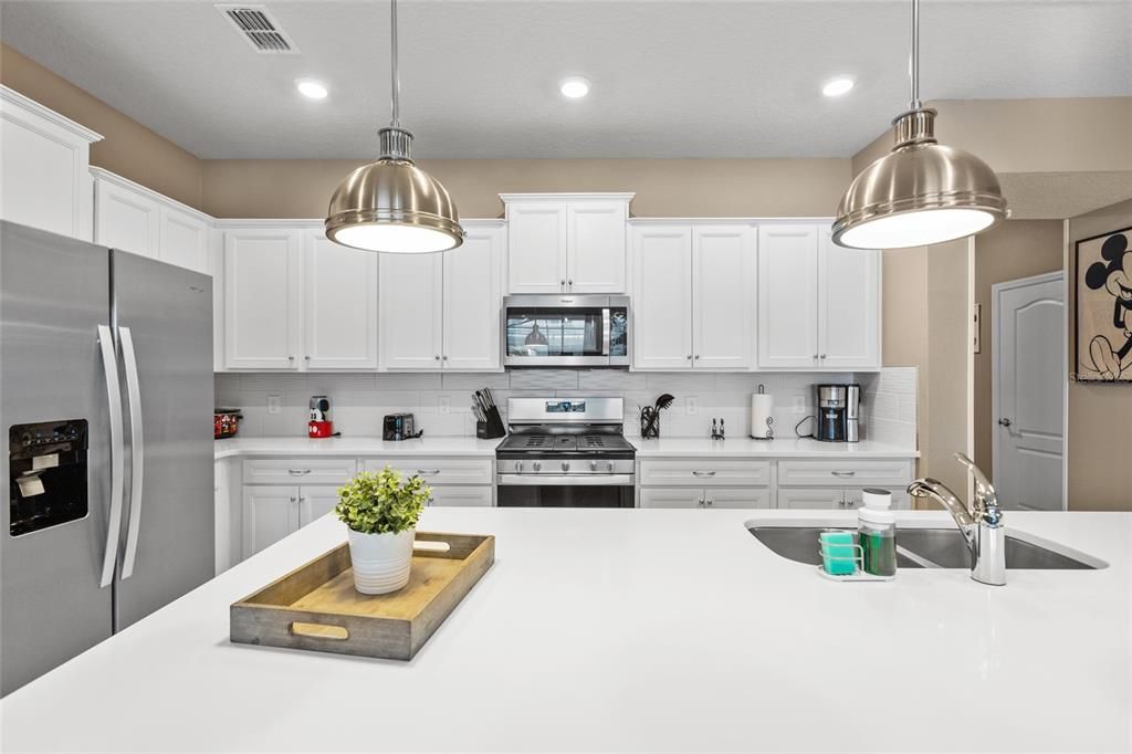 For Sale: $460,000 (5 beds, 4 baths, 2281 Square Feet)