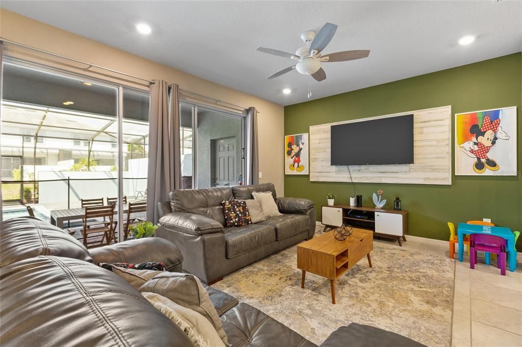 For Sale: $460,000 (5 beds, 4 baths, 2281 Square Feet)