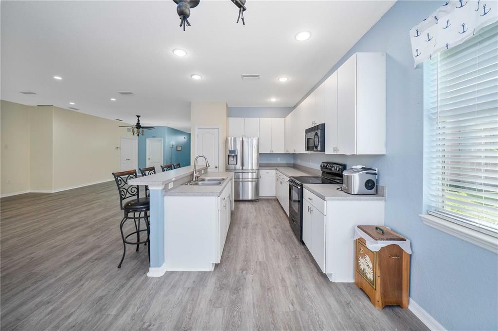 待售: $350,000 (3 贝兹, 2 浴室, 2092 平方英尺)