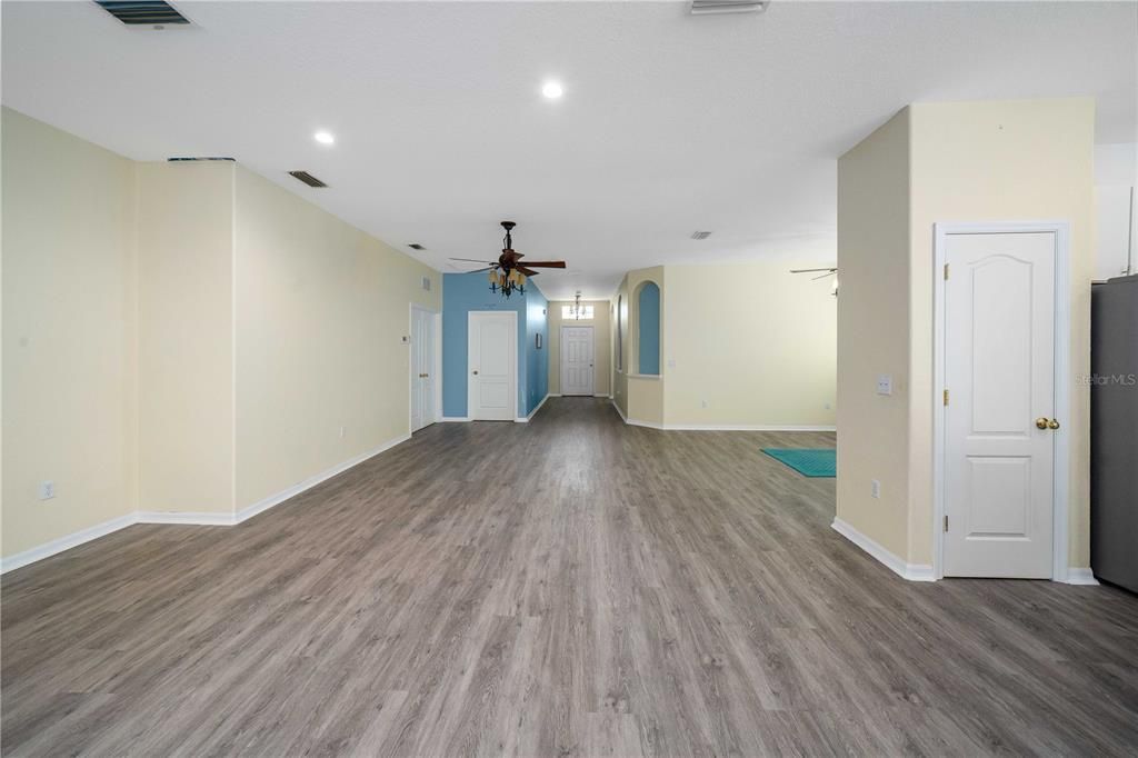 待售: $350,000 (3 贝兹, 2 浴室, 2092 平方英尺)