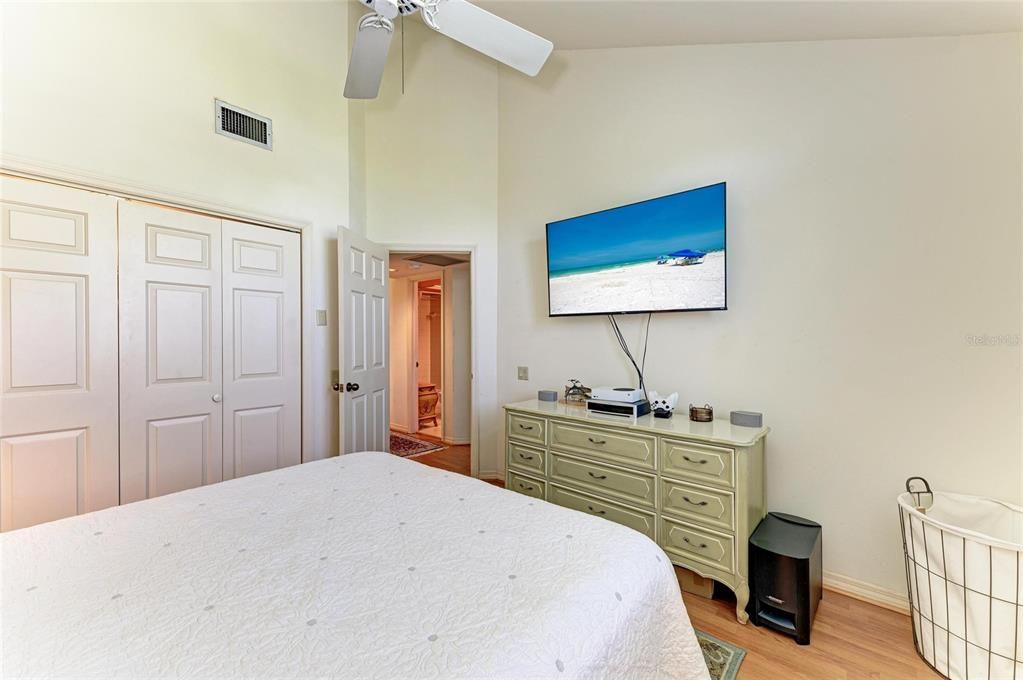 For Sale: $1,299,000 (3 beds, 2 baths, 3277 Square Feet)