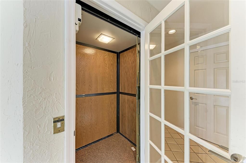 For Sale: $1,299,000 (3 beds, 2 baths, 3277 Square Feet)