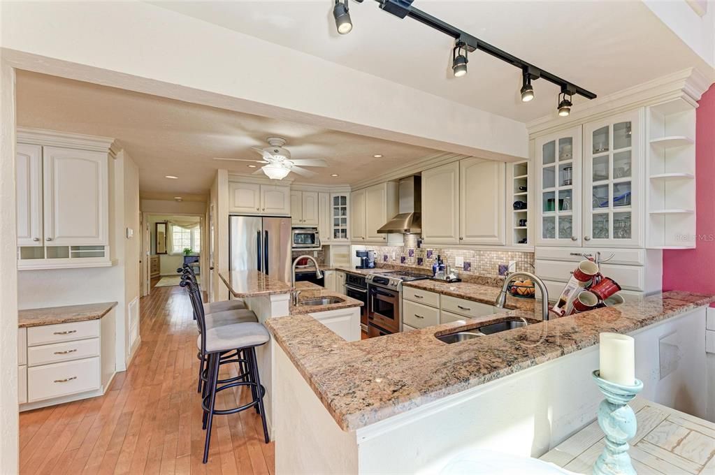 For Sale: $1,299,000 (3 beds, 2 baths, 3277 Square Feet)