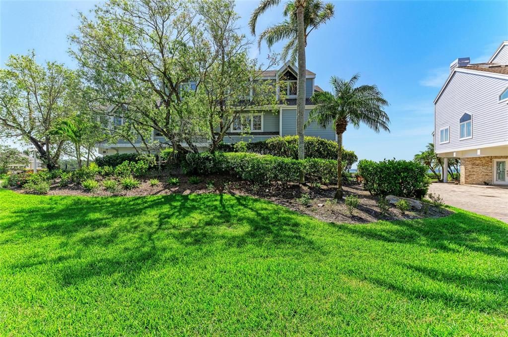 For Sale: $1,299,000 (3 beds, 2 baths, 3277 Square Feet)