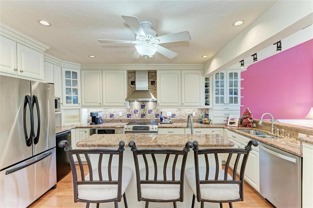 For Sale: $1,299,000 (3 beds, 2 baths, 3277 Square Feet)