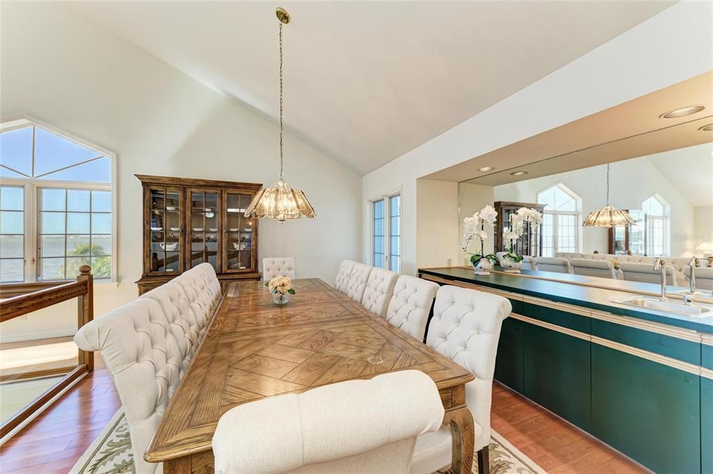 For Sale: $1,299,000 (3 beds, 2 baths, 3277 Square Feet)