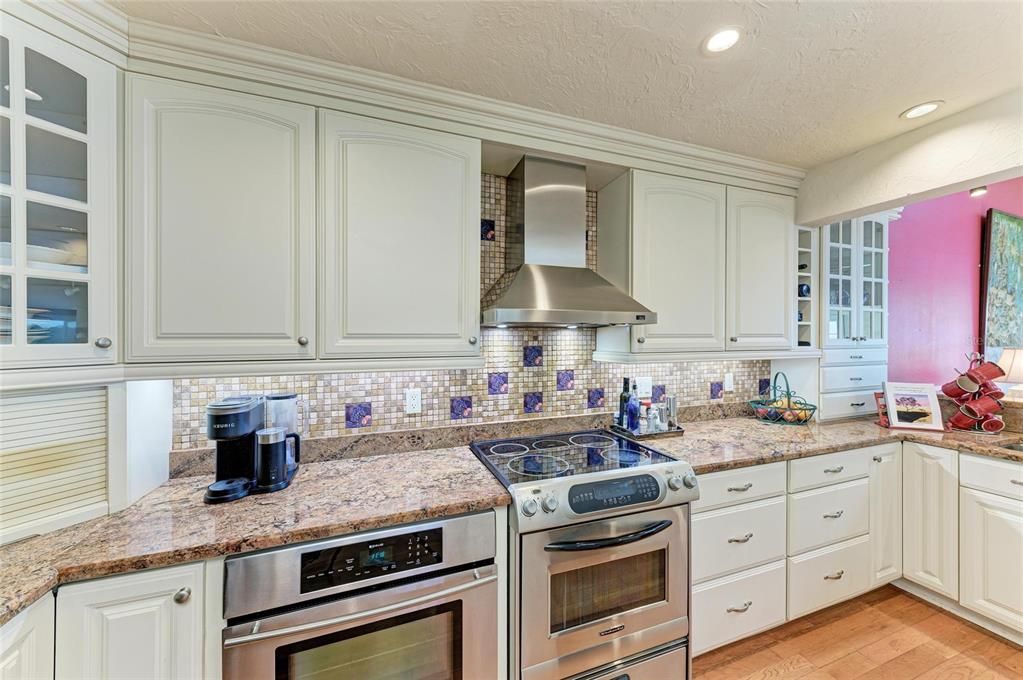 For Sale: $1,299,000 (3 beds, 2 baths, 3277 Square Feet)