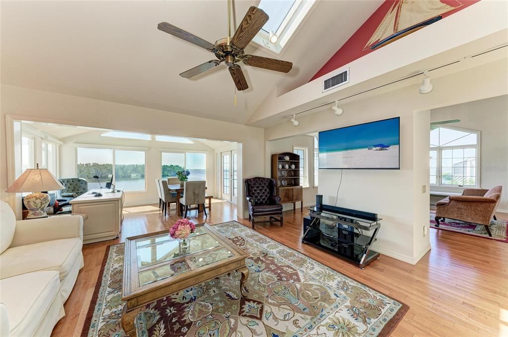 For Sale: $1,299,000 (3 beds, 2 baths, 3277 Square Feet)