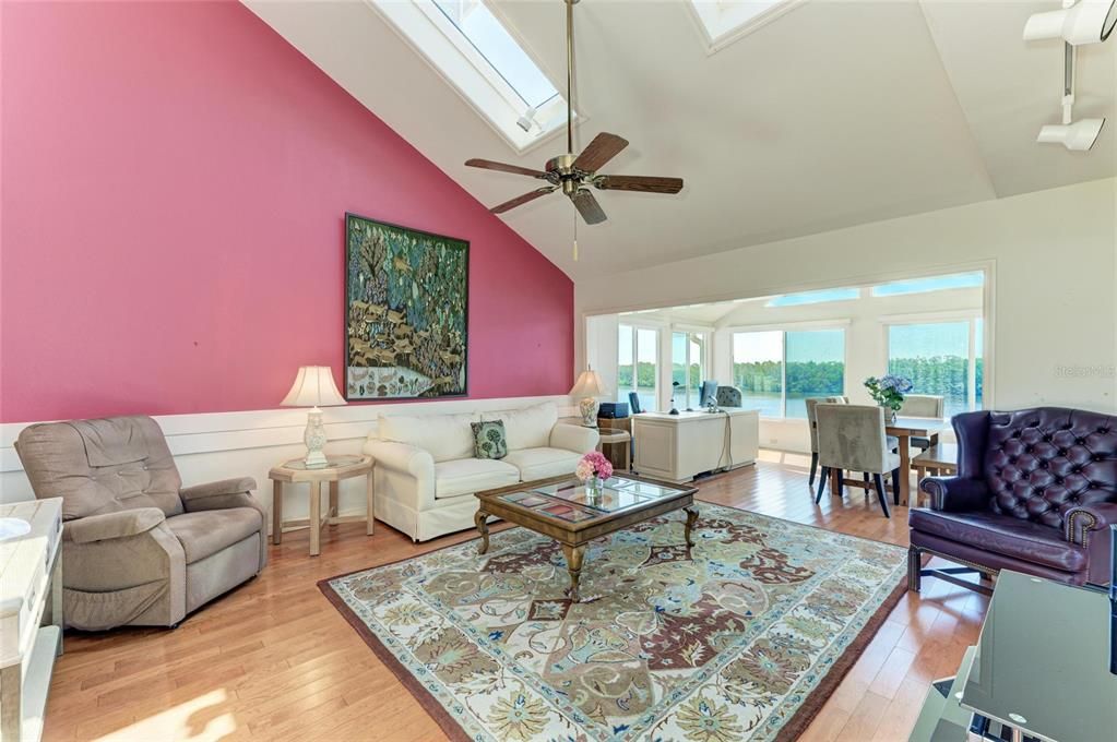 For Sale: $1,299,000 (3 beds, 2 baths, 3277 Square Feet)