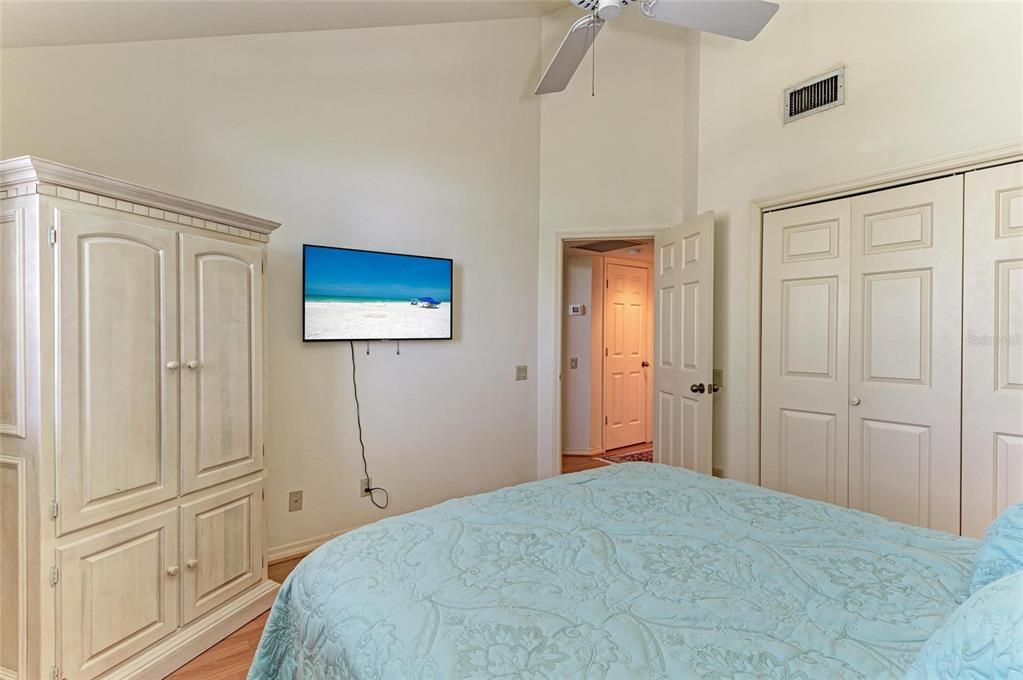 For Sale: $1,299,000 (3 beds, 2 baths, 3277 Square Feet)