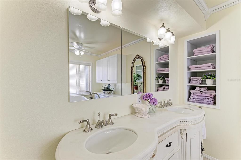 For Sale: $1,299,000 (3 beds, 2 baths, 3277 Square Feet)