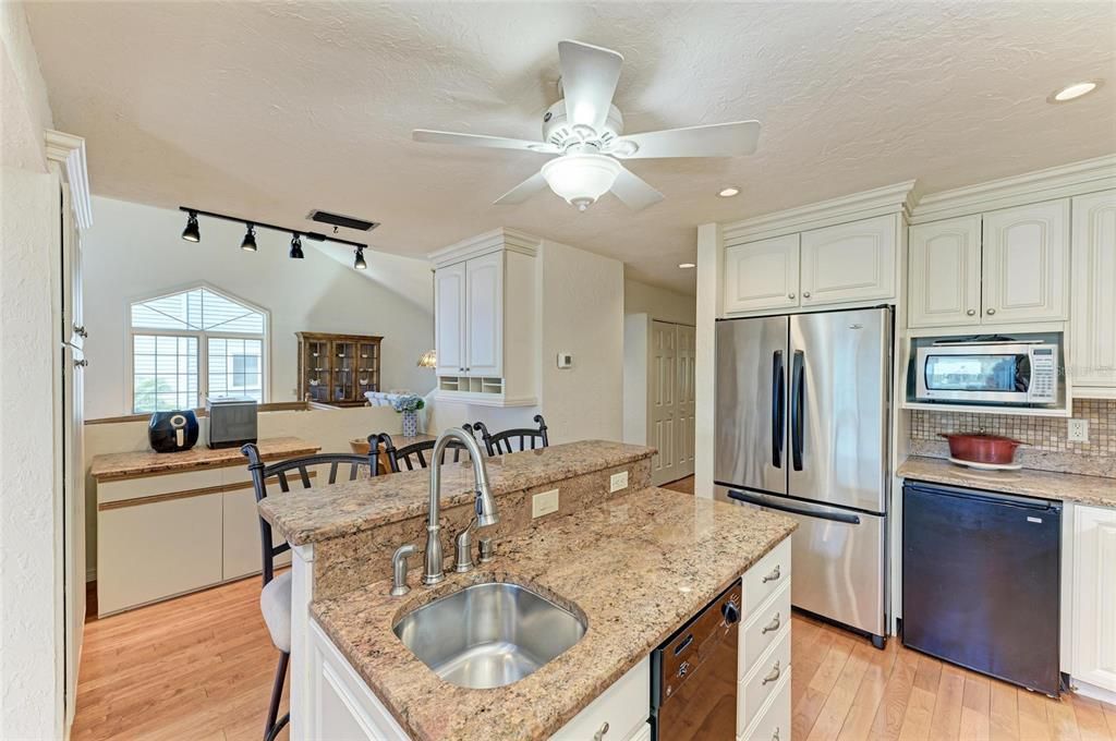 For Sale: $1,299,000 (3 beds, 2 baths, 3277 Square Feet)