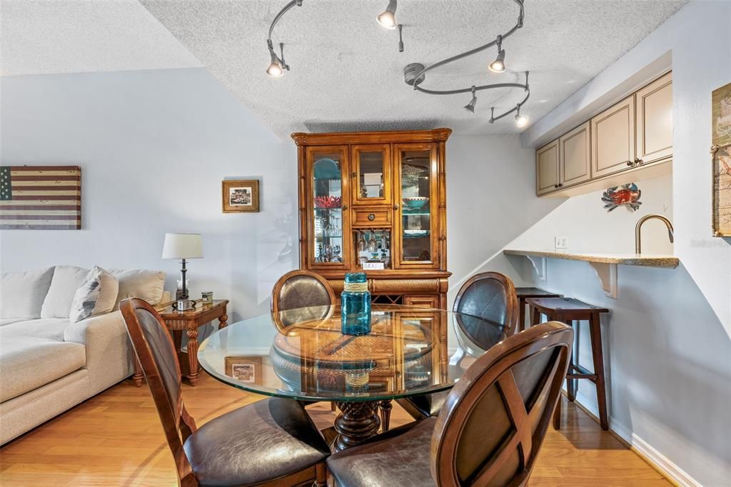 En Renta: $3,275 (2 camas, 2 baños, 1180 Pies cuadrados)