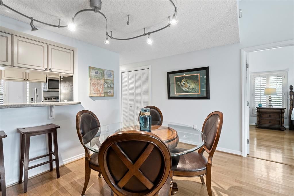 En Renta: $3,275 (2 camas, 2 baños, 1180 Pies cuadrados)