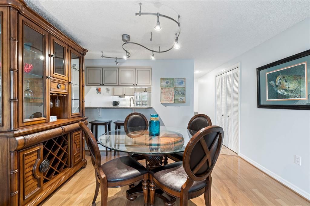 En Renta: $3,275 (2 camas, 2 baños, 1180 Pies cuadrados)