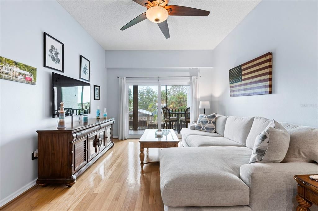 En Renta: $3,275 (2 camas, 2 baños, 1180 Pies cuadrados)