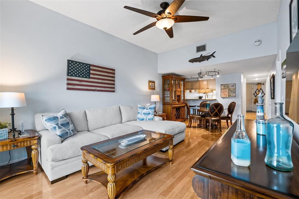 En Renta: $3,275 (2 camas, 2 baños, 1180 Pies cuadrados)