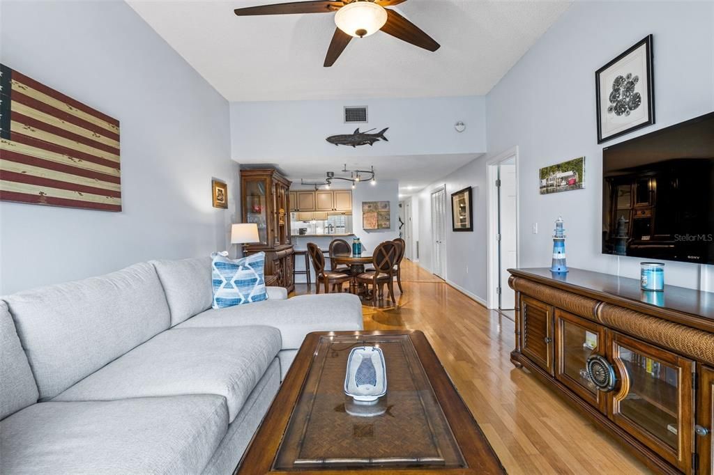 En Renta: $3,275 (2 camas, 2 baños, 1180 Pies cuadrados)