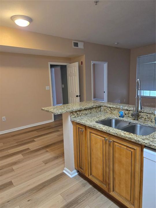 出租: $1,625 (1 贝兹, 1 浴室, 730 平方英尺)