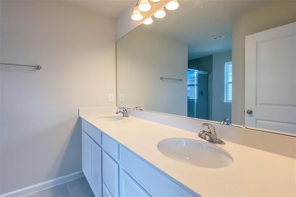 合同活跃: $2,200 (3 贝兹, 2 浴室, 1771 平方英尺)