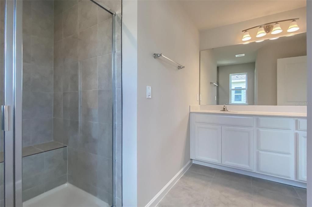 合同活跃: $2,200 (3 贝兹, 2 浴室, 1771 平方英尺)