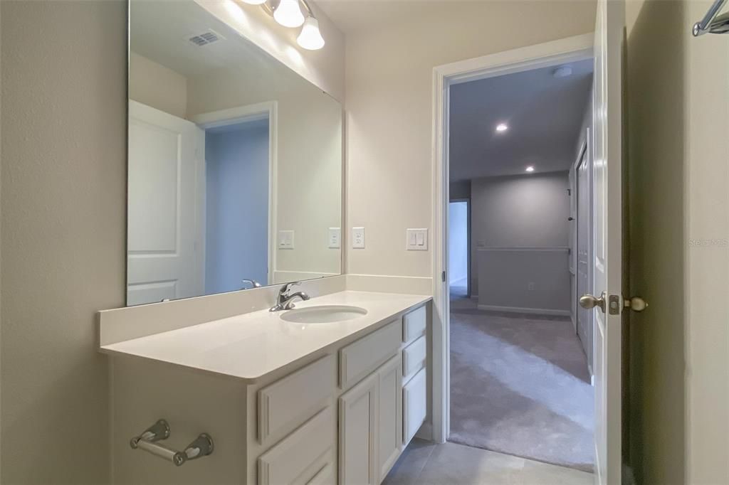 合同活跃: $2,200 (3 贝兹, 2 浴室, 1771 平方英尺)