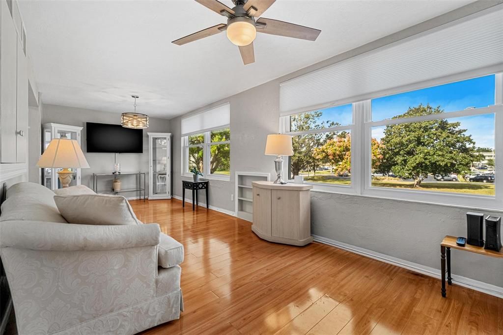 待售: $184,750 (2 贝兹, 2 浴室, 1400 平方英尺)