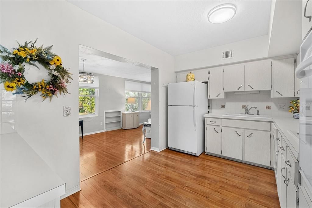 待售: $184,750 (2 贝兹, 2 浴室, 1400 平方英尺)