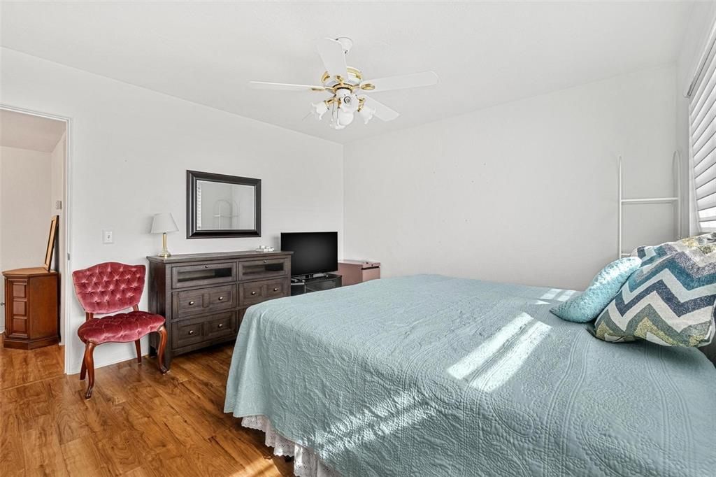 待售: $184,750 (2 贝兹, 2 浴室, 1400 平方英尺)