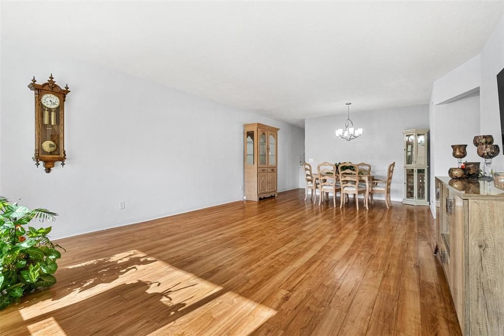 待售: $184,750 (2 贝兹, 2 浴室, 1400 平方英尺)