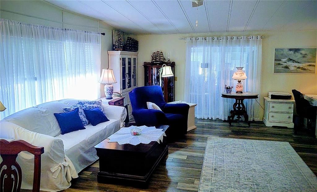 待售: $154,900 (2 贝兹, 2 浴室, 1204 平方英尺)