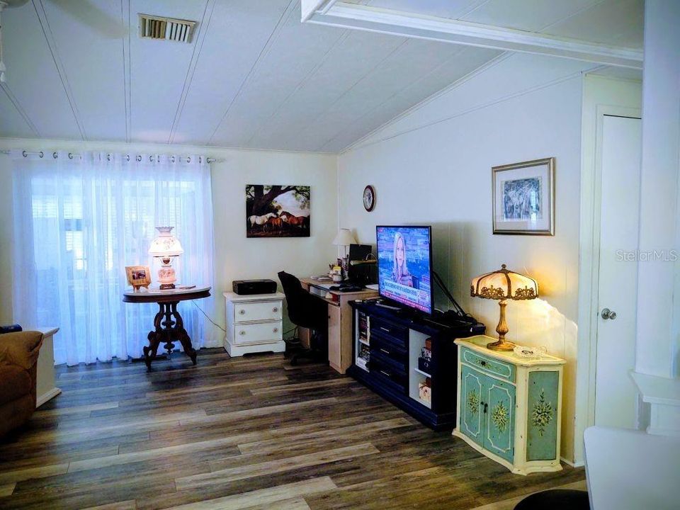 待售: $154,900 (2 贝兹, 2 浴室, 1204 平方英尺)